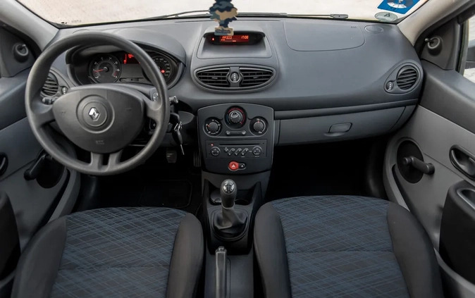 Renault Clio cena 12999 przebieg: 98453, rok produkcji 2006 z Nowy Dwór Gdański małe 667